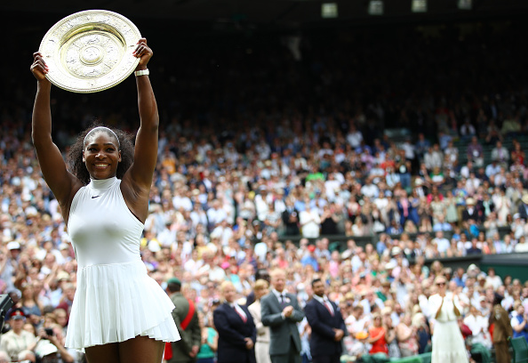 Williams lifts her seventh Wimbledon title in front of the crowd on Centre Court. Photo credit: Clive Brunskill/Getty Images.
