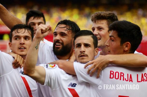 Los jugadores del Sevilla Atlético celebran uno de los tres tantos endosados al Cádiz | Foto: Fran Santiago (VAVEL)