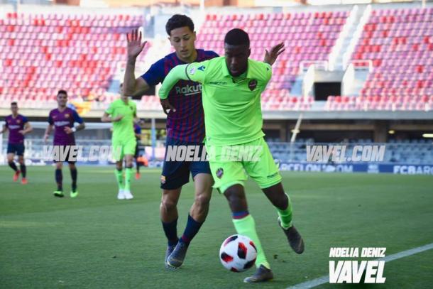 Shaq y Saverio disputando el balón. FOTO: Noelia Déniz