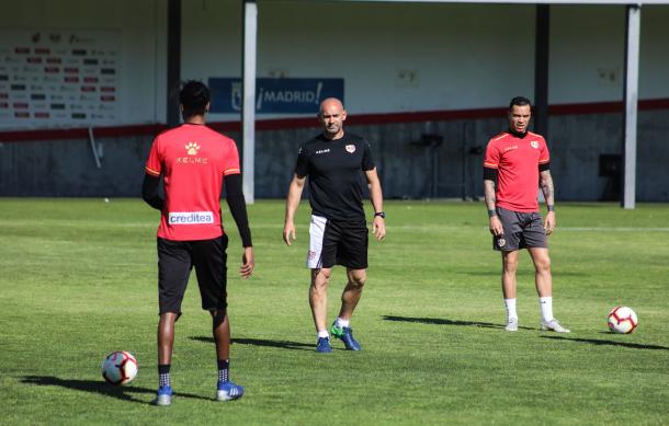 Jugadores del Rayo Vallecano en un entrenamiento en la Ciudad Deportiva | Fotografía: Ricardo Grande (VAVEL)