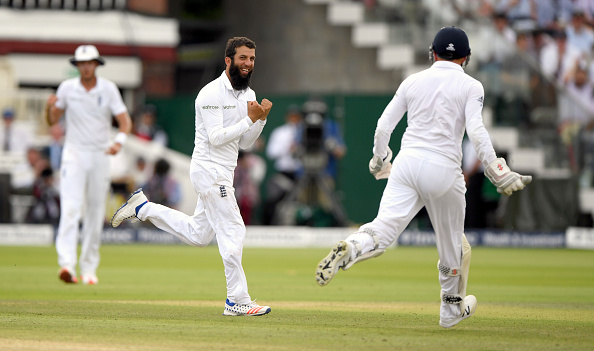 Moeen Ali's spin was crucial in removing Pakistan's middle order. | Photo: Stu Forster/Getty Images