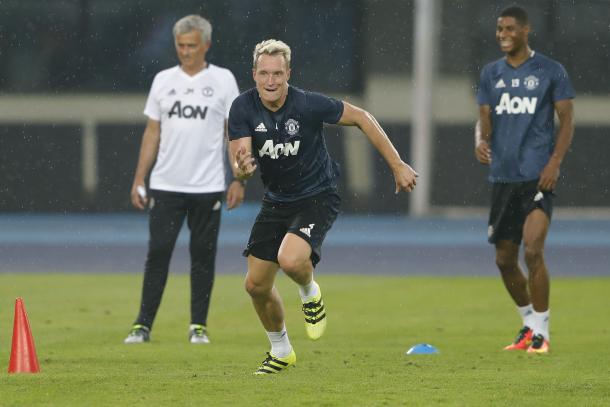 Jones entrena esta pretemporada con Mourinho al fondo. Foto: Getty Images