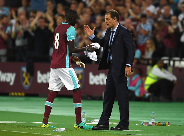 Above: West Ham United midfielder Cheikhou Kouyate with manager Slaven Bilic | Photo: Getty Images 