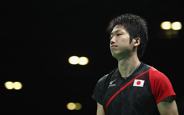 Mizutani looks on trying to figure out a way through | Photo: Lars Baron/Getty Images