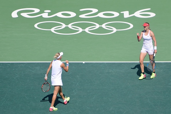 Russians grab the first set | Photo: Javier Sorano/Getty Images
