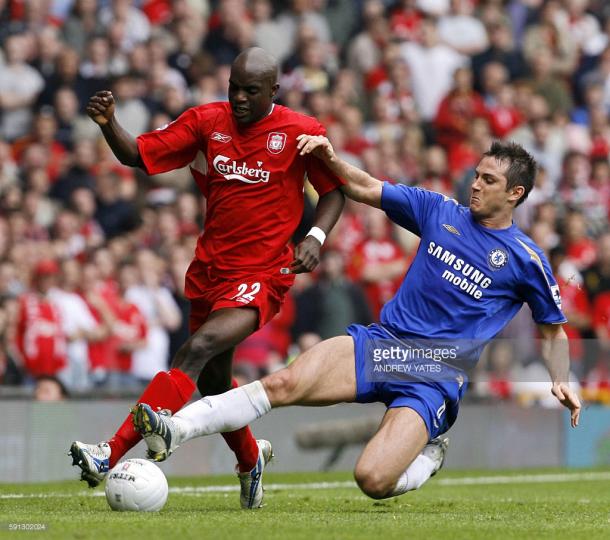 Sissoko pelea un balón con Lampar durante su estancia en el Liverpool. Foto: Getty Images