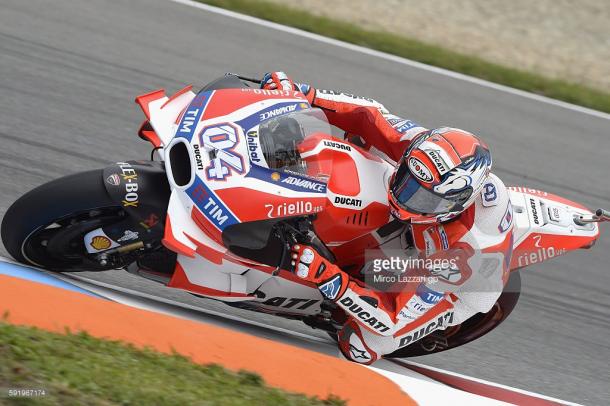 Dovizioso attackin a left-hander - Getty images