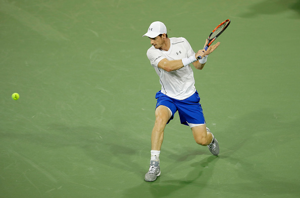 Andy Murray hits a return during his quarterfinal match at the Western & Southern Open. Photo: Getty Images / Andy Lyons