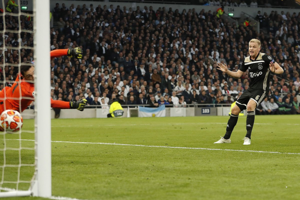El momento del gol / foto: Twitter oficial Ajax