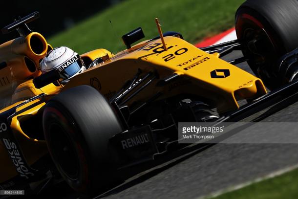 Kevin Magnussen suffered a heart-stopping smash. | Photo: Getty Images/Mark Thompson