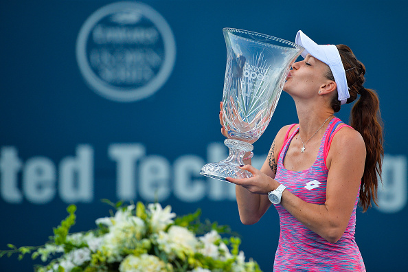 Radwanska with her New Haven trophy | Photo: Alex Goodlett/Getty Images