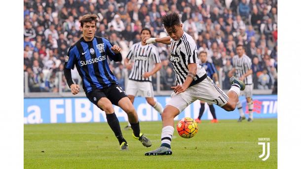 Disparo de Dybala en el anterior Juventus - Atalanta // Fuente: Juventus