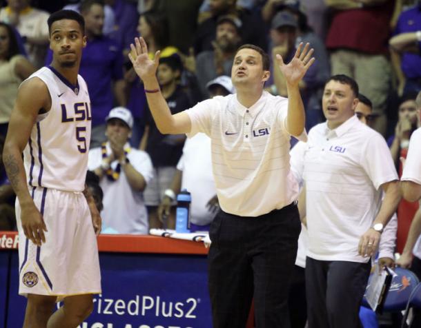 LSU coach Will Wade instructs his team during their quarterfinal game in Maui/Photo: Marco Garcia/Associated Press