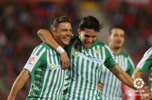 Joaquín celebrando su gol ante el Mallorca junto a Bartra | Fotografía: LaLiga