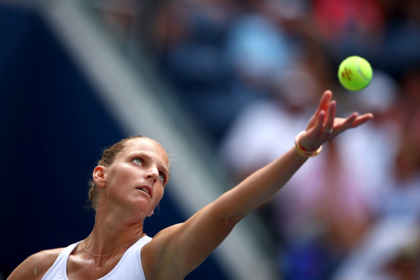 Karolina Pliskova prepares to serve | Photo: Clive Brunskill