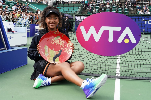 Naomi Osaka with her Osaka title | Photo: Koji Watanabe