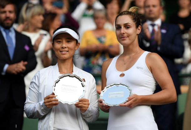 Dabrowski and Xu with their Wimbledon runner-up plates | Photo: Shaun Botterill