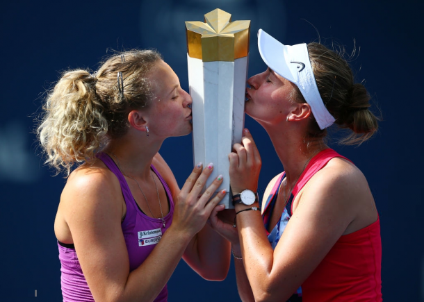 Krejcikova and Siniakova with their Montreal title | Photo: Vaughn Ridley