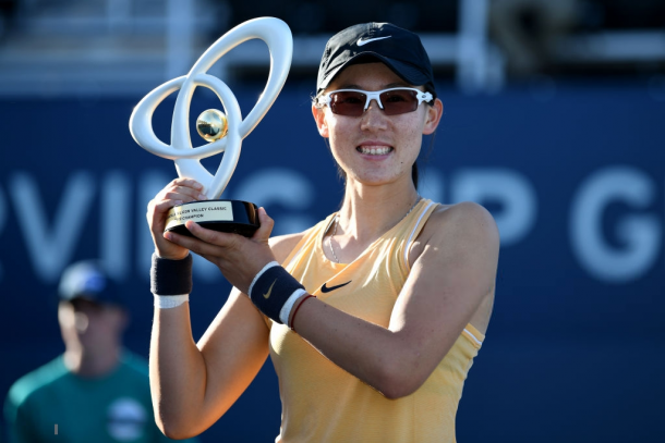 Zheng Saisai with her San Jose title | Photo: Robert Reiners