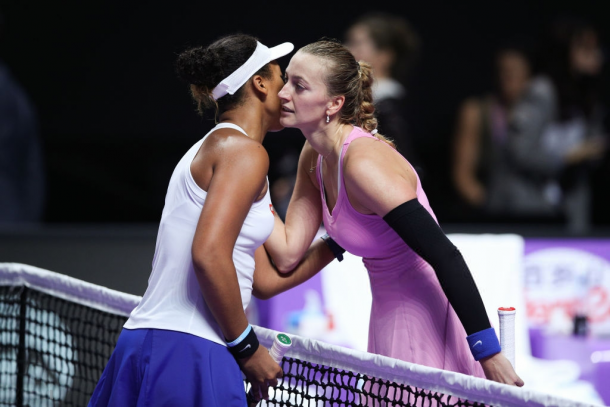 Osaka and Kvitova share a nice moment at the net | Photo: VCG