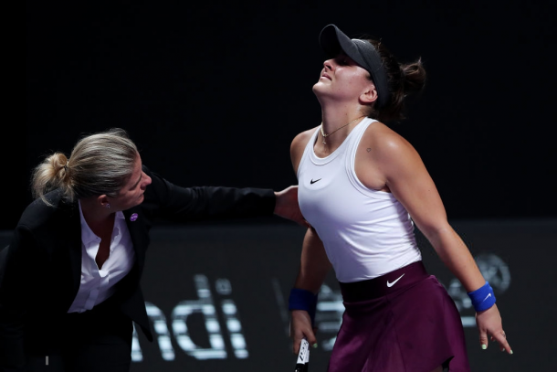 Bianca Andreescu sustained a knee injury during the match | Photo: Lintao Zhang