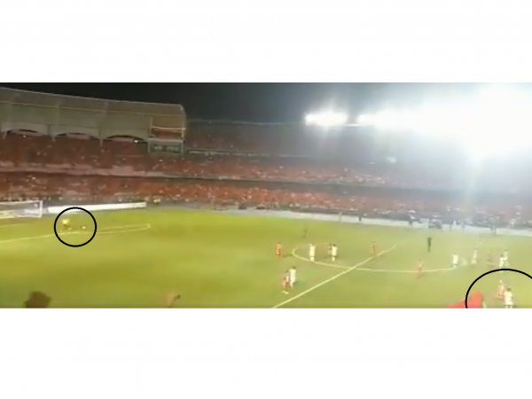 Una imagen que aclararía que presuntamente Rangel no parte en posición irregular en el segundo gol 'escarlata'. Imagen: captura de pantalla.