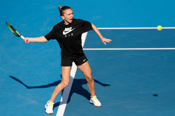 Simona Halep during a practice session in Melbourne | Photo: Darrian Traynor