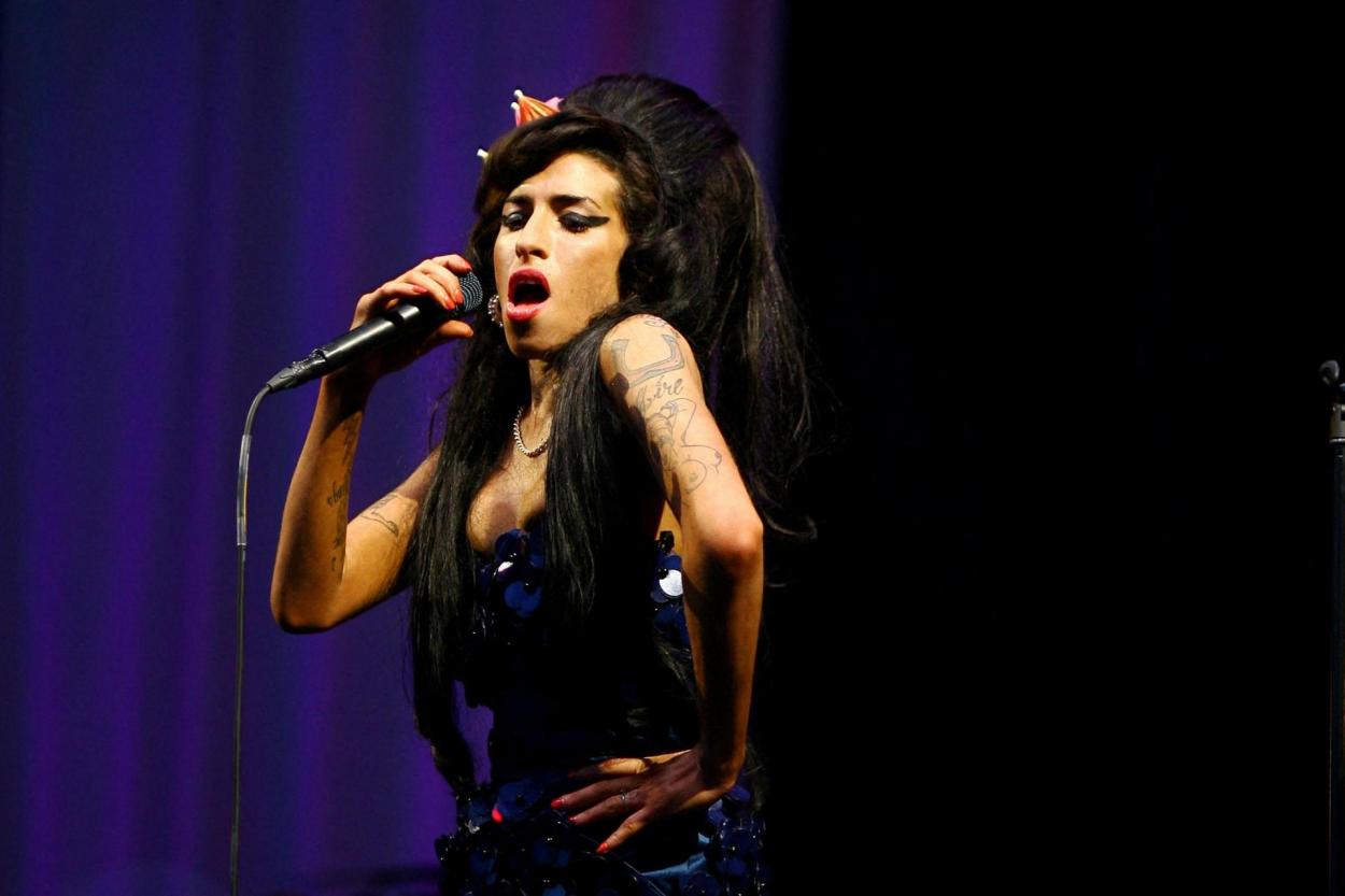 Amy Winehouse actuando en el Festival de Glastonbury, en 2008. | Fuente: Times Malta