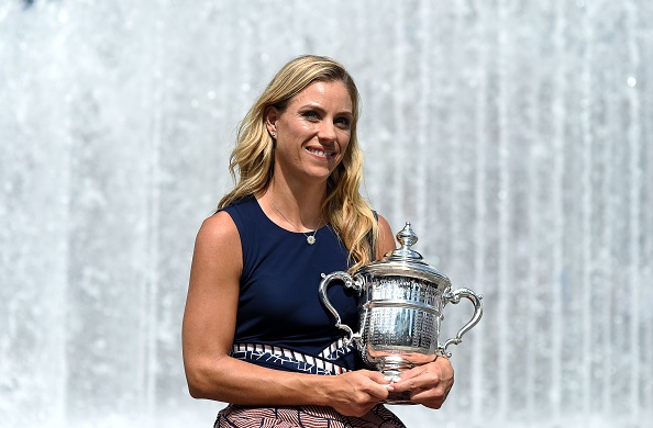 Kerber poses for photographers with her trophy on the grounds of USTA Billie Jean King National Tennis Centre. Photo credit: Jewel Samad/Getty Images.
