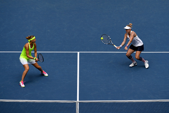 The 12th seeds fight right back to take the second set | Photo: Alex Goodlett/Getty Images