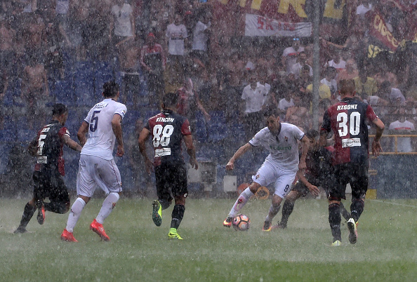 Torrential rain turned into a hailstorm and left officials with no option but to postpone | Photo: Getty Images