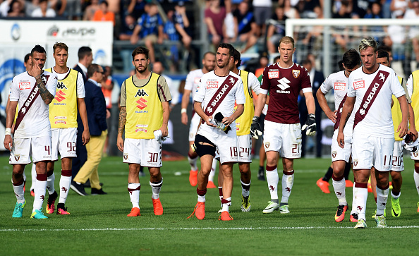 A dejected Granata walk towards their fans after defeat in Bergamo | Photo:  Pier Marco Tacca/Getty Images