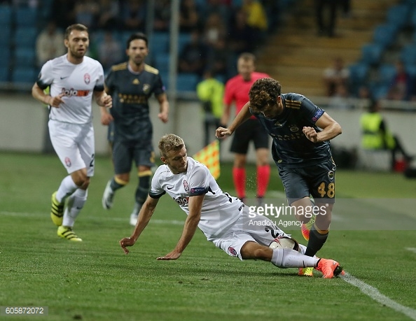 Above: Zoyra Luhansk in action during their 1-1 draw with Fenerbahce | Photo: Getty Images