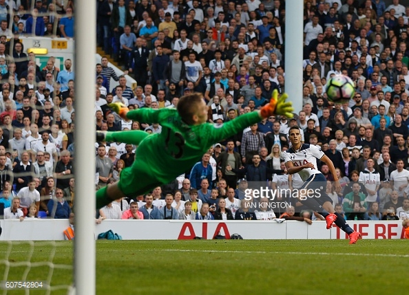 Jordan Pickford in action during Sunderland's 1-0 defeat to Tottenham | Photo: Getty Images