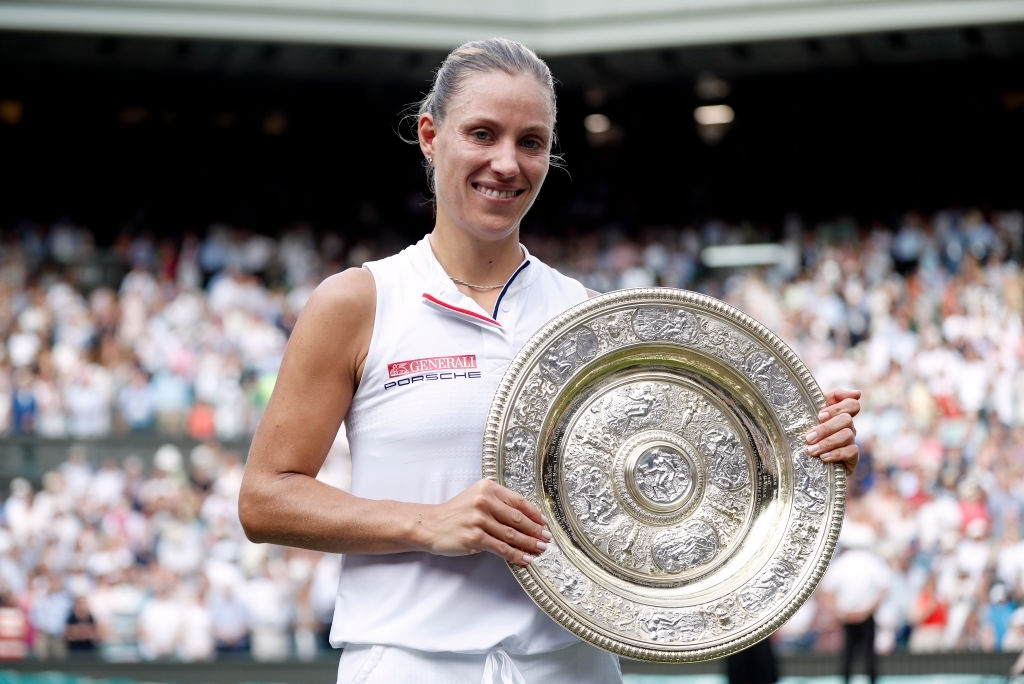 Kerber and the Venus Rosewater Dish after capturing the Wimbledon title in 2018 over <b><a  data-cke-saved-href='https://vavel.com/en-us/tennis-usa/2021/02/13/1059305-2021-australian-open-storylines-heading-into-the-second-week.html' href='https://vavel.com/en-us/tennis-usa/2021/02/13/1059305-2021-australian-open-storylines-heading-into-the-second-week.html'>Serena Williams,</a></b> in a rematch of the championship round here two years ago. Photo: 