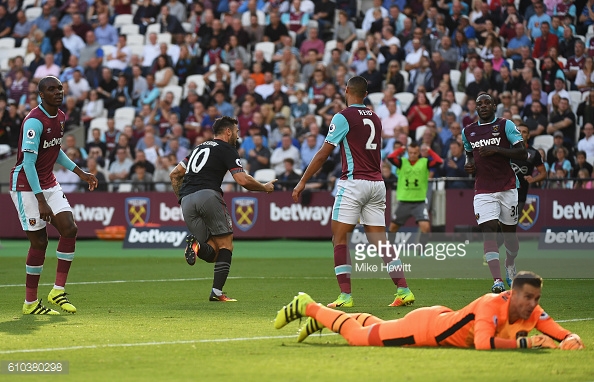 Above: Charlie Austin celebrating his goal in Southampton's 3-0 win over West Ham United | Photo: Getty Images