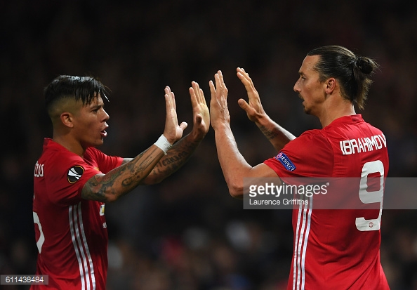 Zlatan celebrates his winner against Zorya in the Europa League | Photo : Laurence Griffiths | Getty)