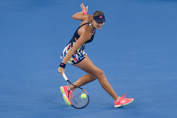 Mladenovic stops the breaks to build a lead | Photo: Etienne Oliveau/Getty Images