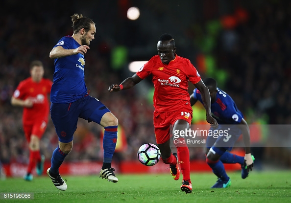 Daley Blind fighting for ball against Sadio Mane