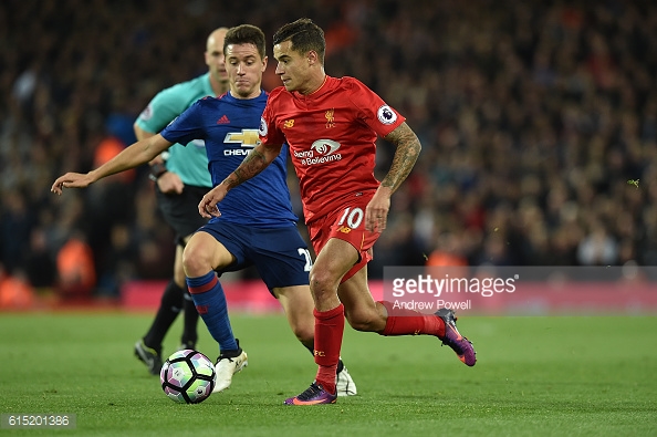 Ander Herrera battling for ball against Philippe Coutinho. 