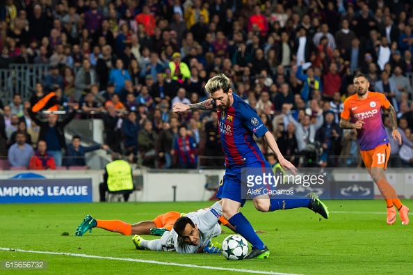 Above: Lionel Messi rouding Claudio Bravo in Barcelona's 4-0 win over Manchester City | Photo: Getty Images 