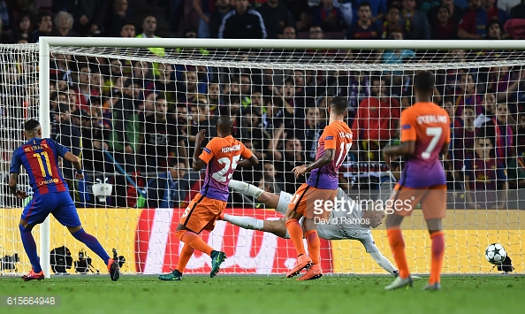 Above: Neymar scoring the fourth in Barcelona's 4-0 win Manchester City | Photo: Getty Images 