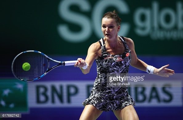 Agnieszka Radwanska hits a forehand to Svetlana Kuznetsova during their round-robin match/Photo: Clive Brunskill/Getty Images