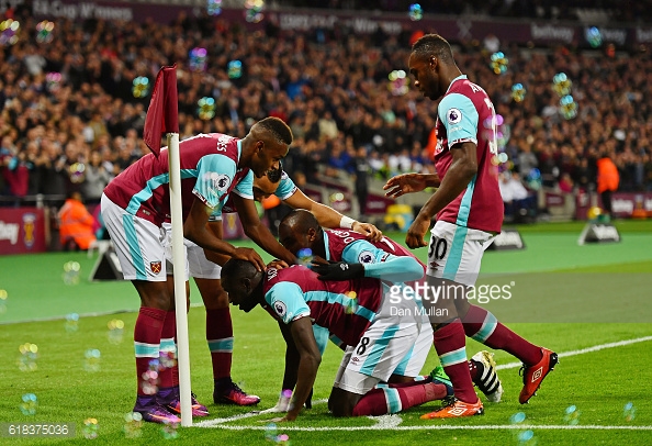 Above: Cheikhou Kouyate celebrating his goal in West Ham's 2-0 win over Chelsea | Photo: Getty Images