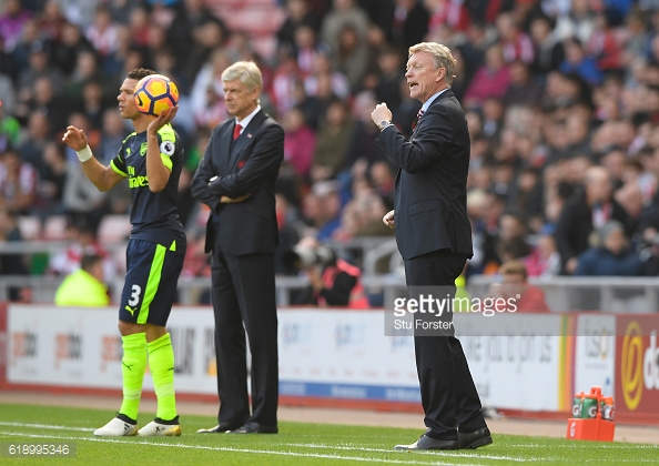 Above: David Moyes rallying his team during Sunderland's 4-1 defeat to Arsenal | Photo: Getty Images 