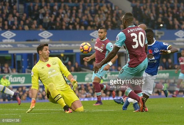 Above: Michail Antonio missing his chance in West Ham's 2-0 win over Everton | Photo: Getty Images