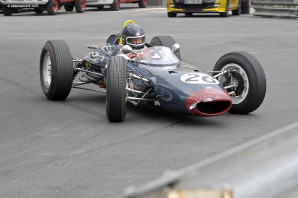 Lola MK4, alla guida John Surtees
