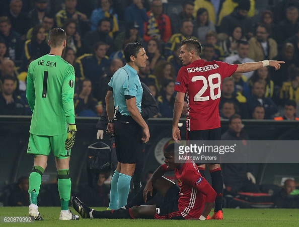 Above: Paul Pogba injured on the pitch during Manchester United's 2-1 defeat to Fenerbahce | Photo: Getty Images