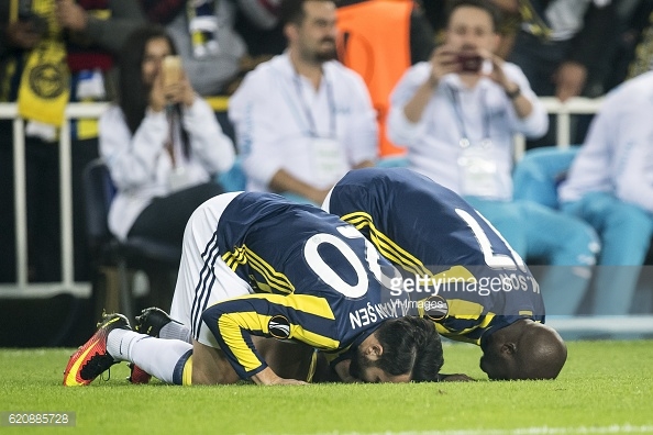 Above: Moussa Sow celebrating his goal in Fenerbahce's 2-1 win over Manchester United | Photo: Getty Images