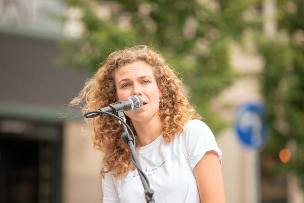 Sarah Johansen | Image: Life Of a Busker's Folder